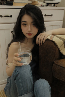 汪小菲离婚后首现身